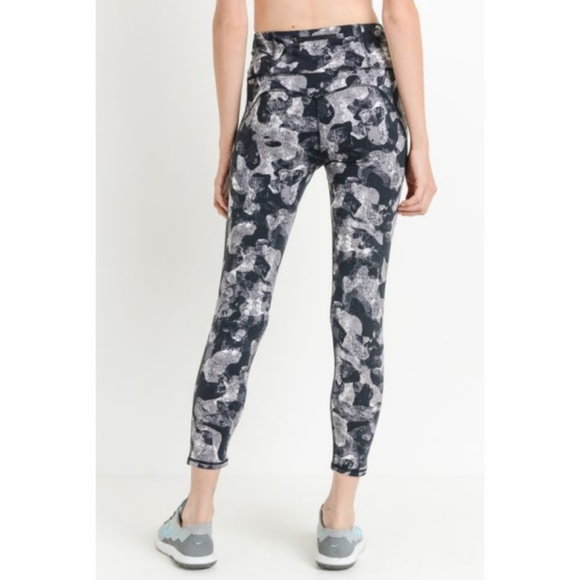 Monochrome Camo Print Highwaist Mesh Leggings - Picture 2 of 6